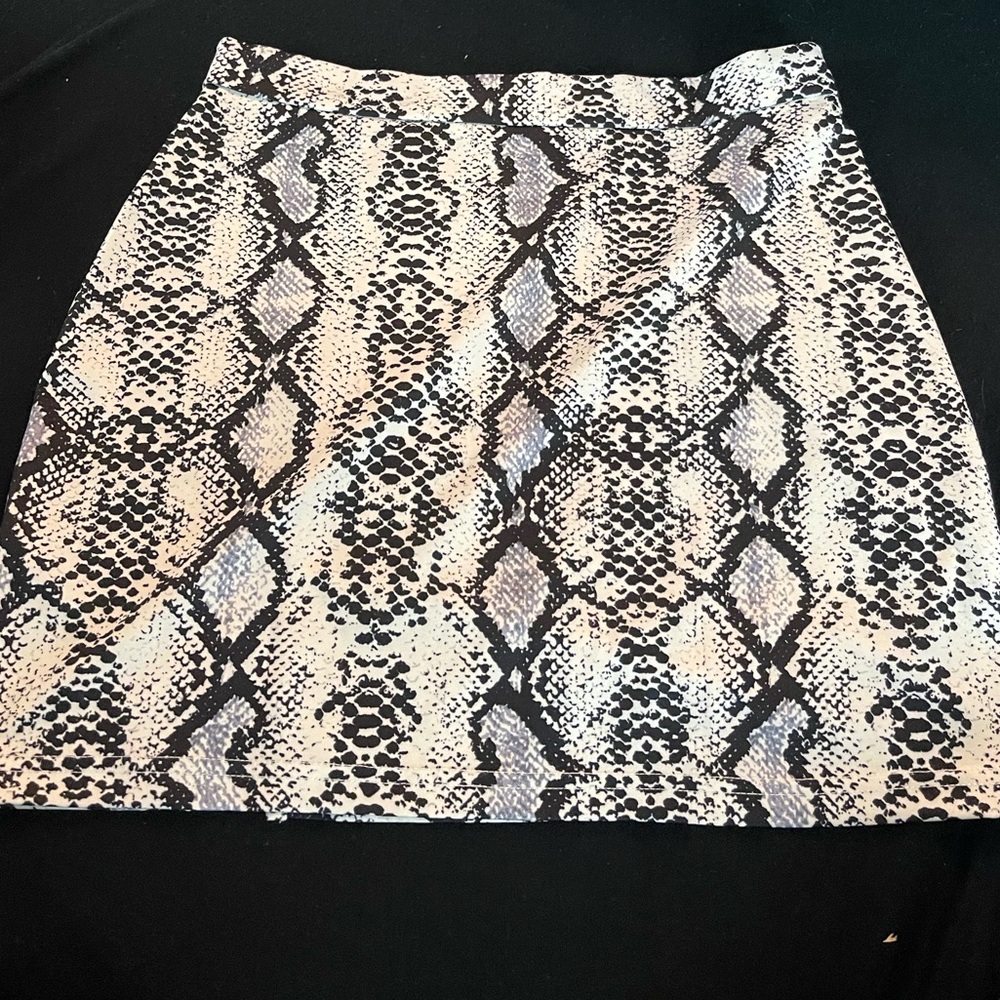 SHEIN Snake Skin Black & White Mini Skirt